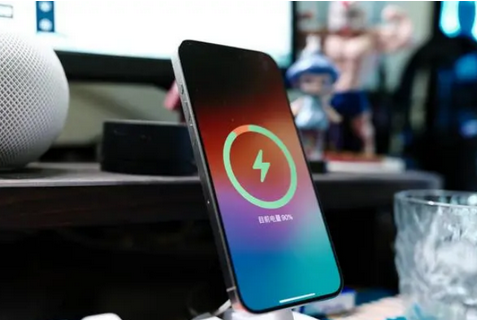 彭山苹果15换屏服务分享用什么充电器给iPhone15充电更好 
